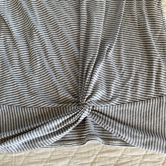 Max Studio Tee - Picture 3 of 4